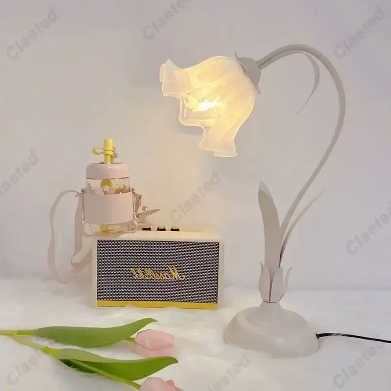 Retro French Romantic Flower Desk Lamp Atmosphere Sense Bedside Table Lights Cream Style Pastoral Country for Home Bedroom
