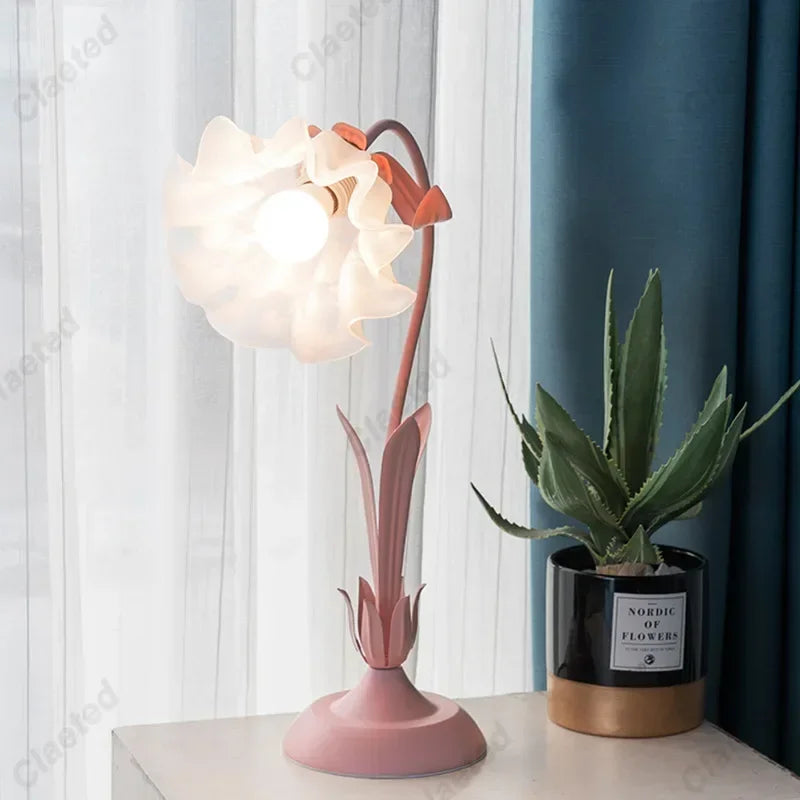Retro French Romantic Flower Desk Lamp Atmosphere Sense Bedside Table Lights Cream Style Pastoral Country for Home Bedroom
