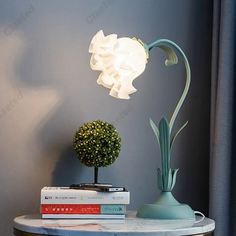 Retro French Romantic Flower Desk Lamp Atmosphere Sense Bedside Table Lights Cream Style Pastoral Country for Home Bedroom